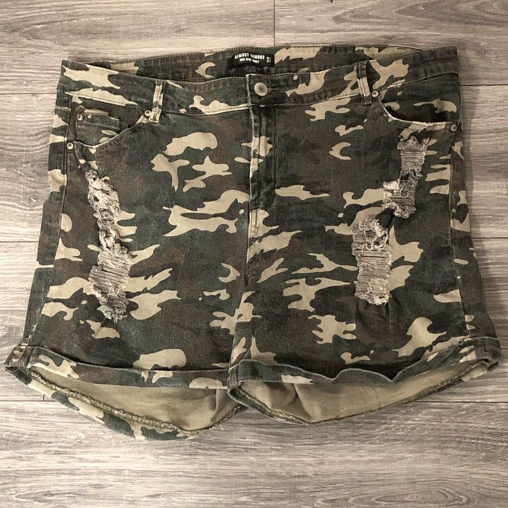 almost famous camo distressed rips fading pilling size 20